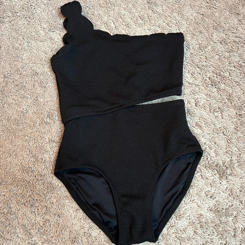 Old Navy | Girls Scallop Trim One-Shoulder Swimsuit. Size Small 6/7
